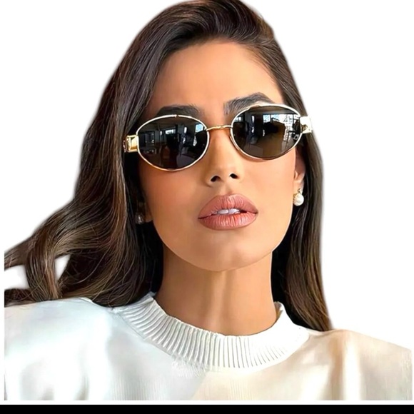 Accessories - Vintage Gold Oval Sunglasses • Chic 90s Retro Sunnies.